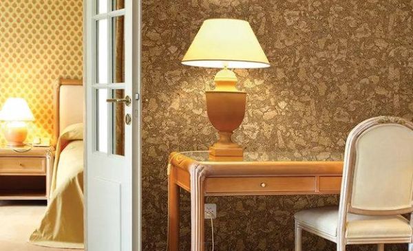 Hvilken tykkelse skal kork bruges til væggen?